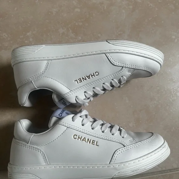 CHANEL White Leather sneakers - 8.5 - Picture 4 of 8